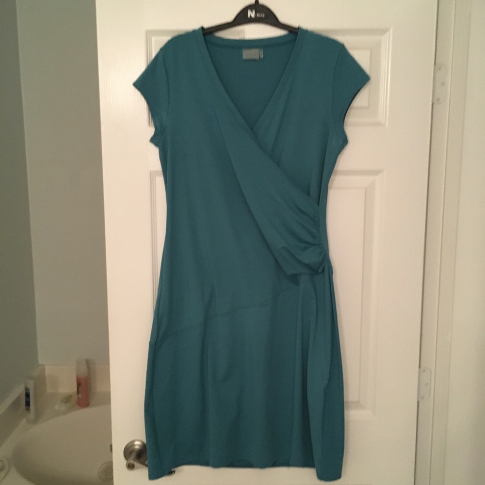 ATHLETA dress, adorable and comfy, size L